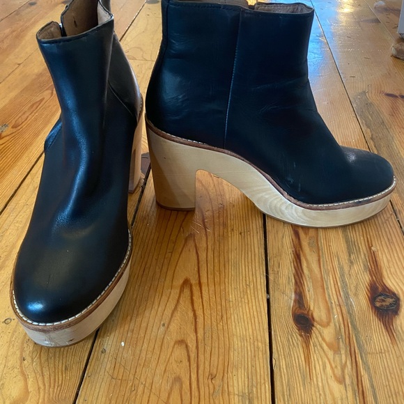 Antonio Melani Black Leather Platform Clog Boots - Size 7M - Picture 10 of 10